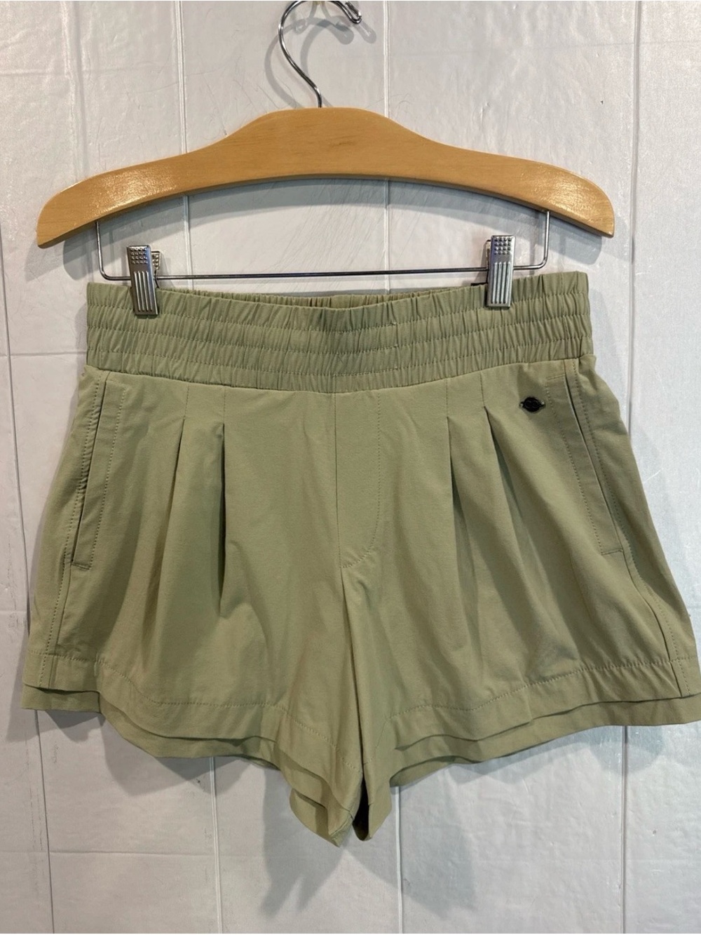 CALIA Journey Collection Pleated Light Sage Green Athletic Shorts Size S NWT